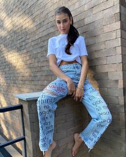 Lívia Nunes Marques feet photo 19