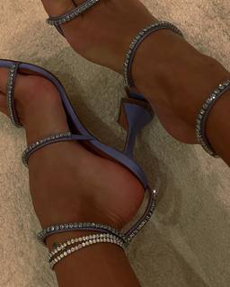Lívia Nunes Marques feet photo 8
