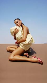 Lívia Nunes Marques feet photo 20