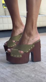 Lívia Nunes Marques feet photo 5