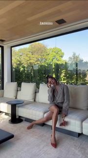Lívia Nunes Marques feet photo 1