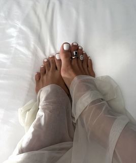 Lívia Nunes Marques feet photo 12