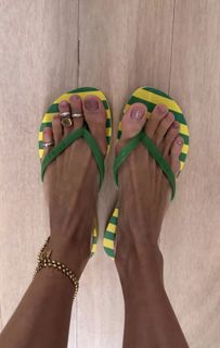Lívia Nunes Marques feet photo 1