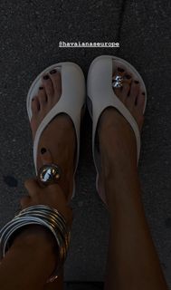 Lívia Nunes Marques feet photo 6