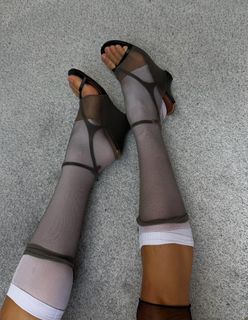 Lívia Nunes Marques feet photo 10
