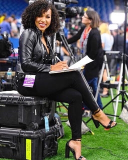 M.J. Acosta feet photo 10