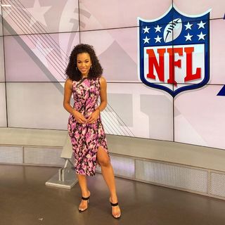 M.J. Acosta feet photo 7