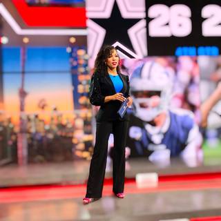 M.J. Acosta feet photo 19