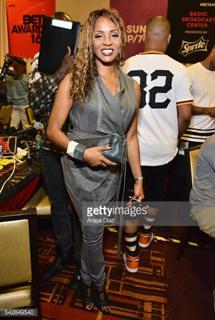 MC Lyte feet photo 3