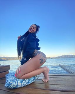 MC Mirella feet photo thumbnail