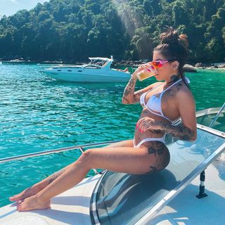 MC Mirella feet photo thumbnail