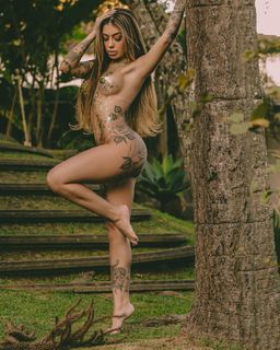 MC Mirella feet photo thumbnail