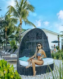 MC Mirella feet photo thumbnail