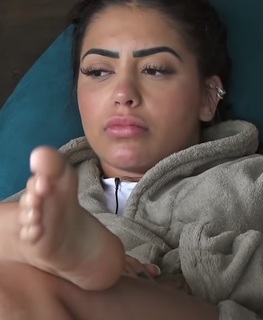 MC Mirella feet photo thumbnail