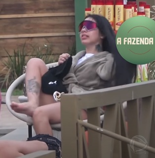 MC Mirella feet photo thumbnail