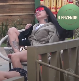 MC Mirella feet photo thumbnail