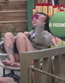 MC Mirella feet photo thumbnail