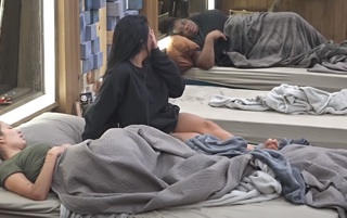 MC Mirella feet photo thumbnail