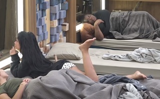 MC Mirella feet photo thumbnail