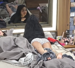 MC Mirella feet photo thumbnail