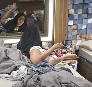 MC Mirella feet photo thumbnail