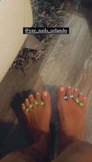 MC Mirella feet photo thumbnail