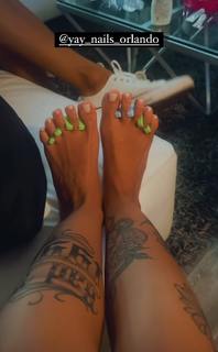 MC Mirella feet photo thumbnail