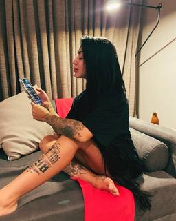 MC Mirella feet photo thumbnail