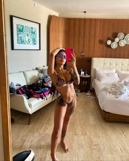 MC Mirella feet photo thumbnail