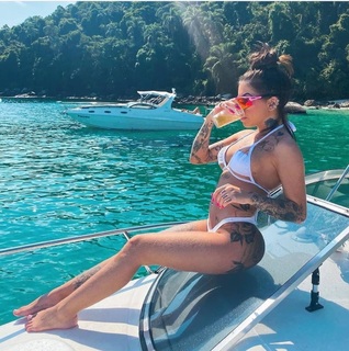 MC Mirella feet photo thumbnail