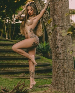 MC Mirella feet photo thumbnail