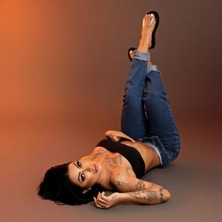 MC Mirella feet photo thumbnail