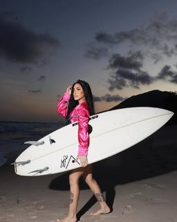 MC Mirella feet photo thumbnail