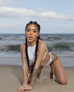 MC Mirella feet photo thumbnail