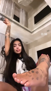 MC Mirella feet photo thumbnail