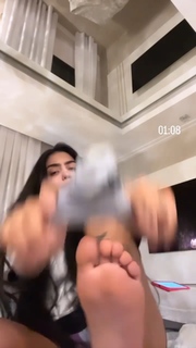 MC Mirella feet photo thumbnail