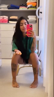 MC Mirella feet photo thumbnail