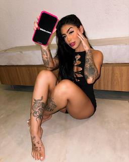 MC Mirella feet photo thumbnail