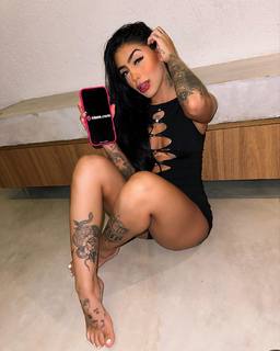 MC Mirella feet photo thumbnail