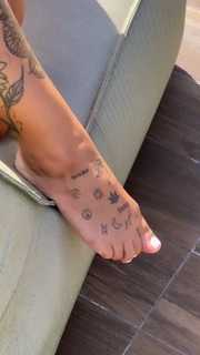 MC Mirella feet photo thumbnail