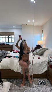 MC Mirella feet photo thumbnail