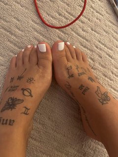 MC Mirella feet photo thumbnail