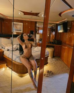 MC Mirella feet photo thumbnail