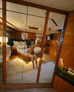 MC Mirella feet photo thumbnail