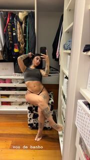 MC Mirella feet photo thumbnail