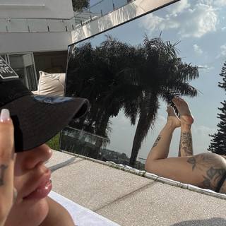 MC Mirella feet photo thumbnail