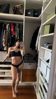 MC Mirella feet photo thumbnail