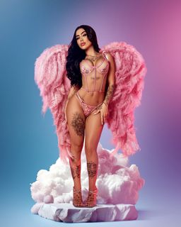 MC Mirella feet photo thumbnail