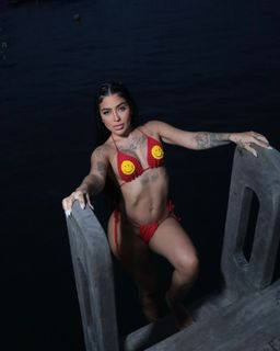 MC Mirella feet photo thumbnail