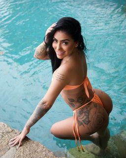 MC Mirella feet photo thumbnail